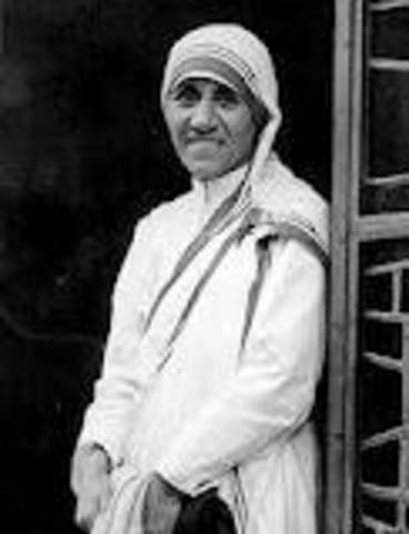 Mother  Terese returns to Albania