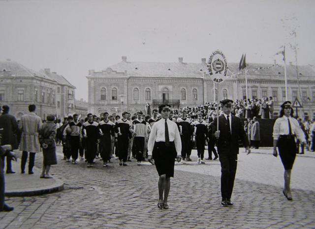 Az ötvenes években, a munka ünnepén.