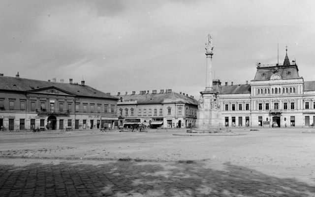 Baja Szentháromság tér