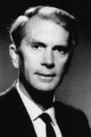 Martin Ryle, evidence for evolution of distant cosmological radio sources