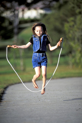 Cuando yo tenía diez años, yo saltaba a la cuerda en el patio de recreo,