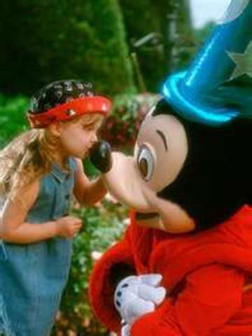 Cuando yo tenía diez años, yo tejía un a bufanda, yo abrazaba a Mickey Ratón, y yo sentía enferma de la gripa.