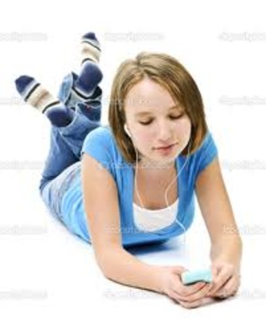 Cuando yo tenía doce años, yo sacaba fotos, yo escogía mi novio, y yo escuchaba música mucho.