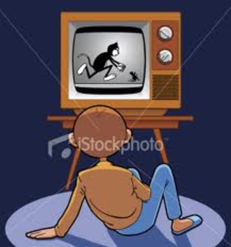 Cuando yo tenía ocho años, yo les molestaba a mis padres, miraba la tele, y limpiaba mis juguetes.