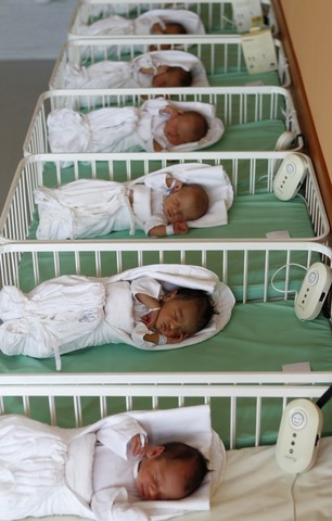 Yo nací el seis de mayo, mil novecientos noventa y seis