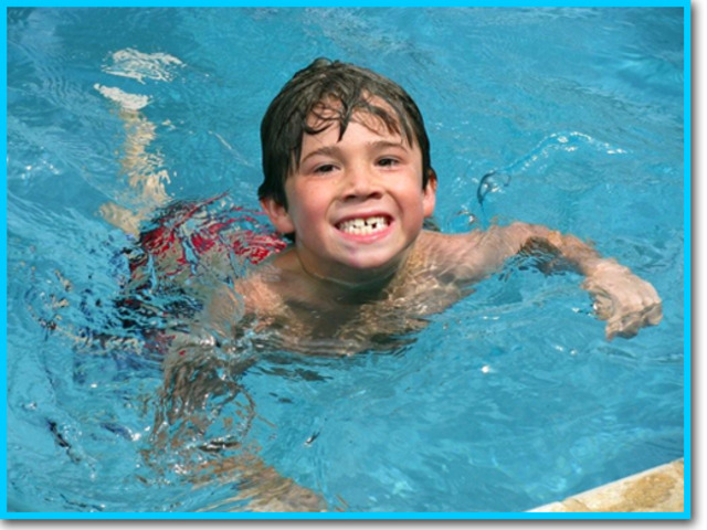 Cuando yo tenía seis años, yo nadaba en la piscina.