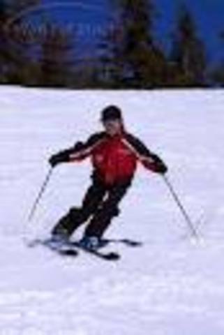 Cuando yo tenia dose años, yo esquiba en la nieve,