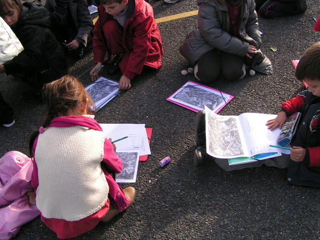 Discovering the nearby space at primary school