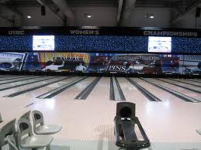 At the 23rd annual Women's National Bowling Association tournament held in Syracuse, NY, 1185 5-women teams compete for the championship.
