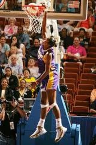 Lisa Leslie's first dunk in the WNBA