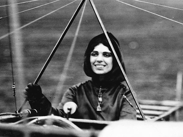 First woman to earn pilots liscense