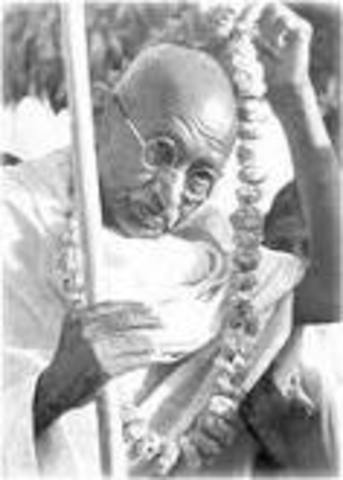 Gandhi returns to India