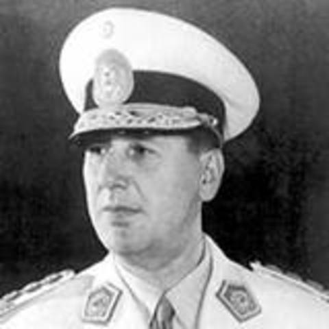 Juan Domingo Perón está a cargo en Ministerio de la Guerra y el vicepresidente