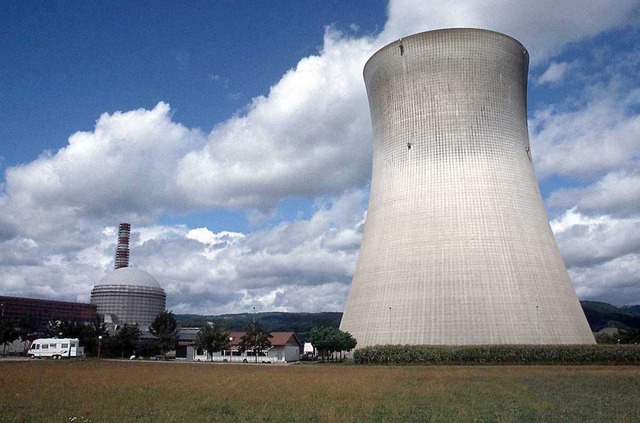 The first nuclear power plant in the U.S. goes online at Shippingport, Pa
