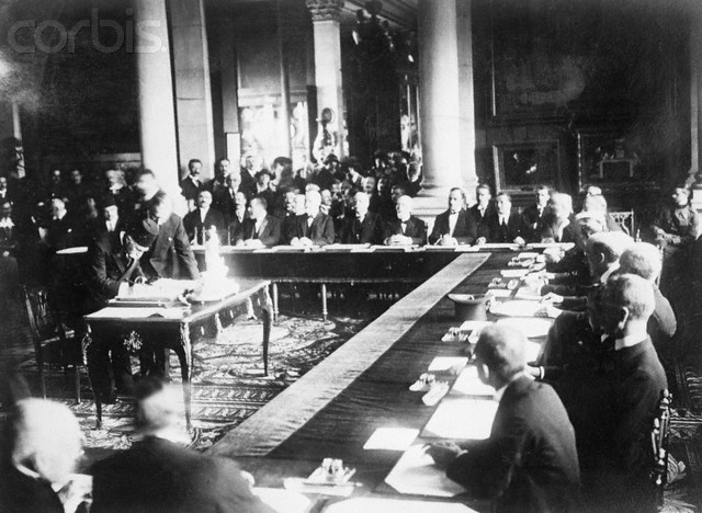 The Allies formally recognize the independence of Armenia