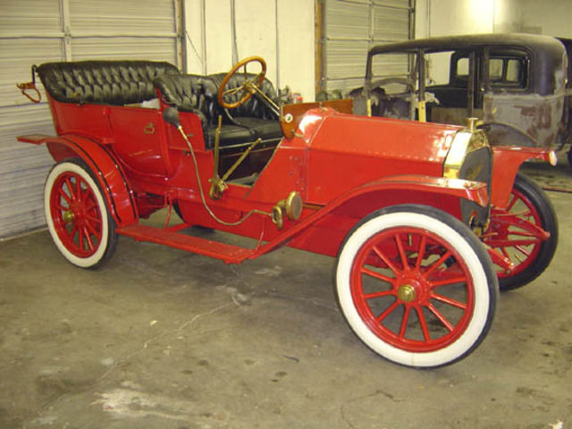 Pontiac's first vehicle, the Model 40 Runabout.