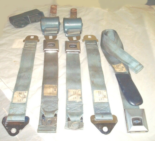 GM introduces front seat shoulder belts.