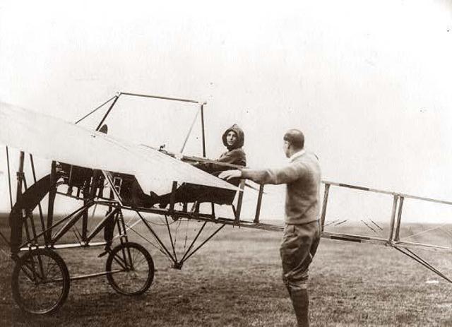 girls life of aviation