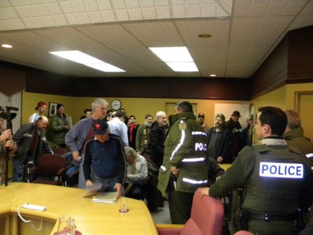 Une rencontre difficile au conseil des maires