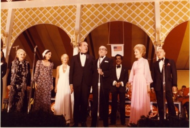 Nixon hosts the largest dinner.