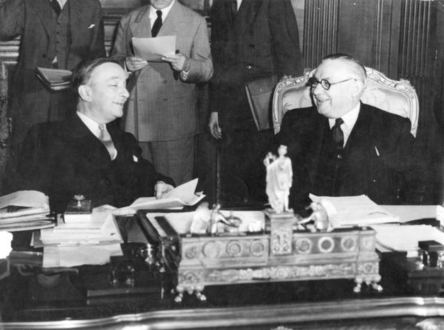 Første møde i Paris