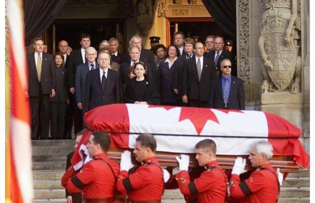 Pierre Trudeau dies