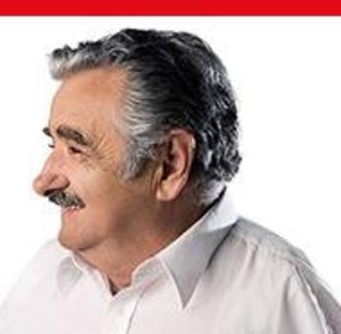 Se defiende vía Internet