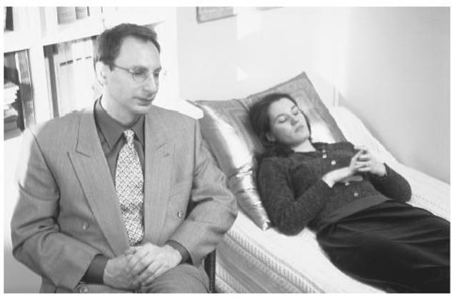 First used the term psychoanalysisin "Zur Ätiologie der Hysterie." His father, Jakob, died the same year.