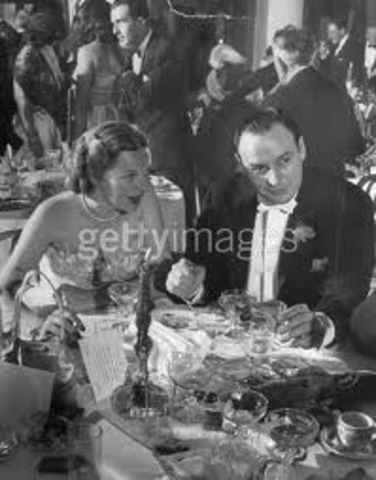 Winthrop Rockefeller & his wife Barbara divorce.