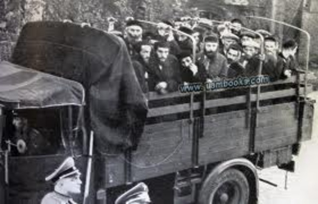 nazis start deporting jews to poland