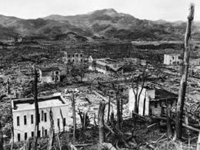 2:a atombomben fälls av USA