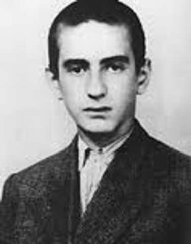Elie Wiesel born