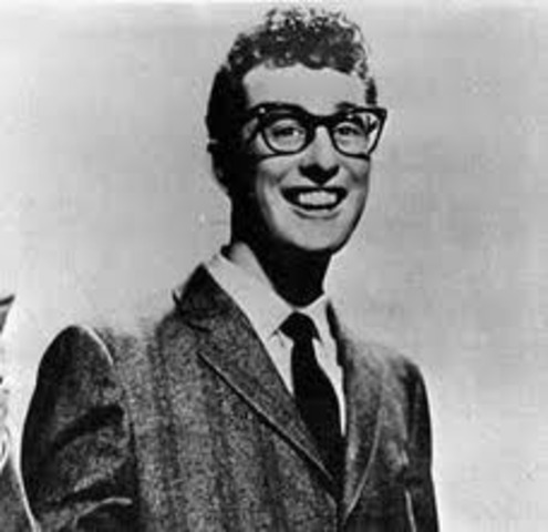 Buddy Holly dies in plane crash