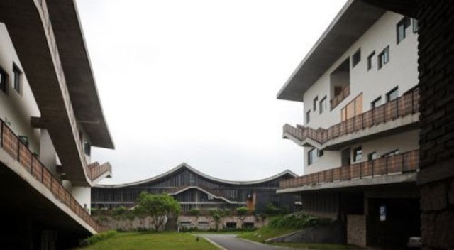 Vertical Courtyard Apartments