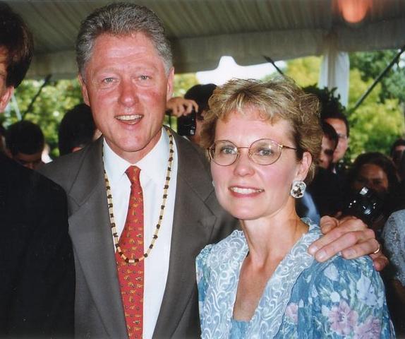 Virgina, Bill's mother, marries Roger Clinton