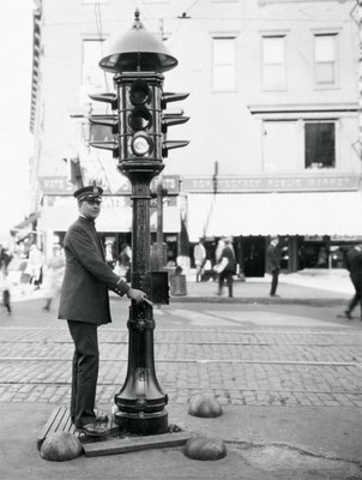 invention of the traffic light