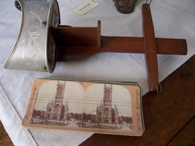 The Keystone View Co. sells stereoscopes for educational purposes.