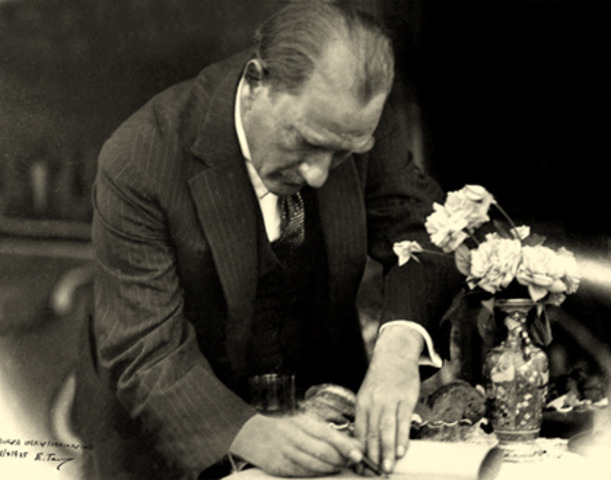 Ataturk proclaims Republic of Turkey