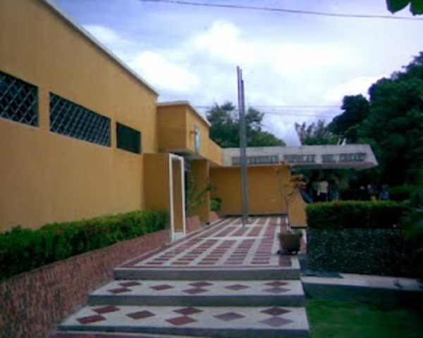 Transformarla en una Universidad