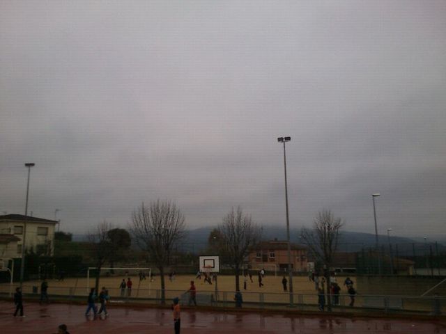 Cel ennuvolat i nens.