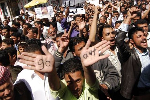 Anti-government protesters clash with groups of government loyalists once again.