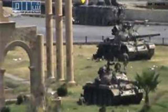 Tanks mass in Homs