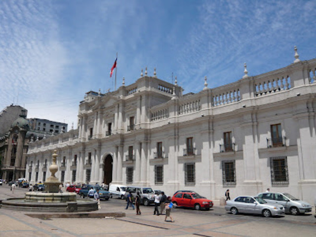 The RPF takes control of the presidential palace.