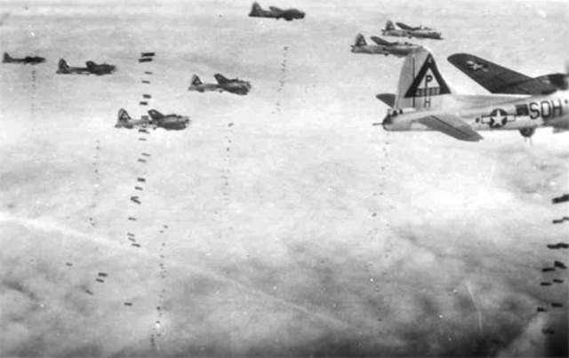 Bombardeos, propaganda, conferencia.