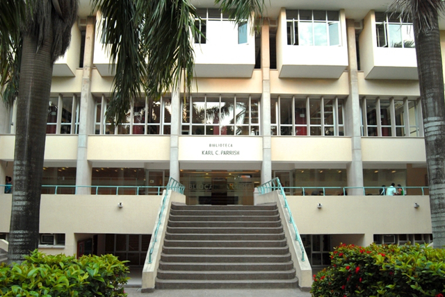 Inicio de la construcción de la Biblioteca Karl C Parrish