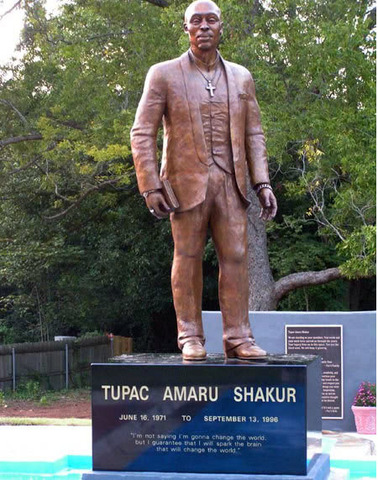 Shakur is inducted into the Hip-Hop Hall of Fame