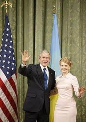 Bush meets Yulia Tymoshenko.