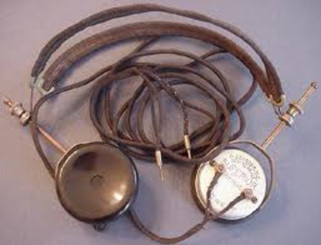 First 'headphone' invented by Nathaniel Baldwin