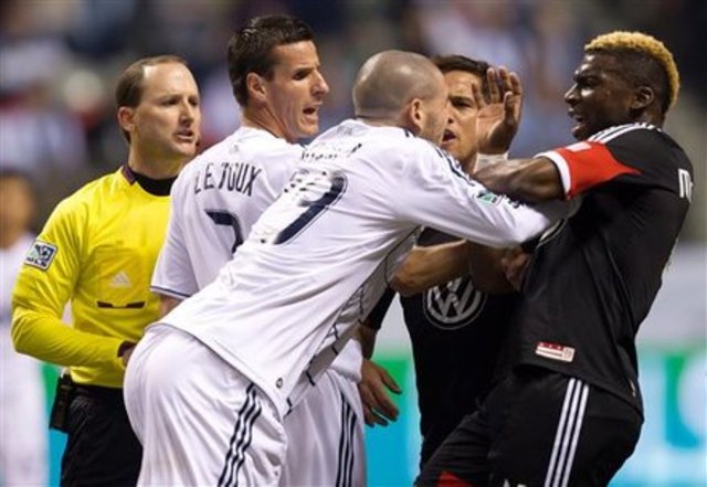 Katniss Shoves Peeta -mm5624