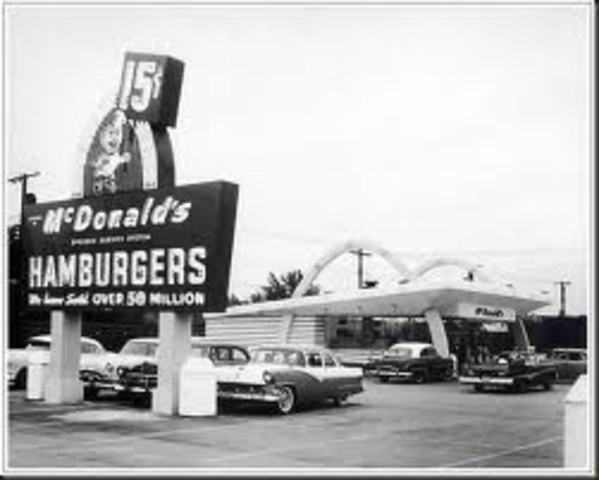 S'obri la primera franquicia de McDonald's